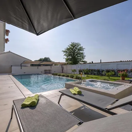 A Touch Of Luxury And Comfort - Irena 포레치