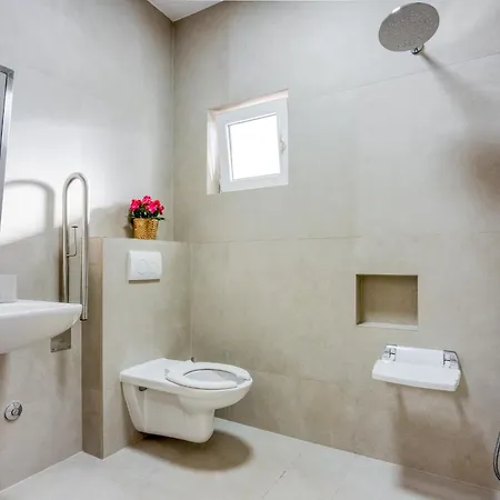 A Touch Of Luxury And Comfort - Irena 빌라 포레치