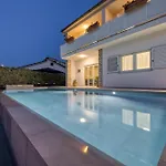 A Touch Of Luxury And Comfort - Irena Villa