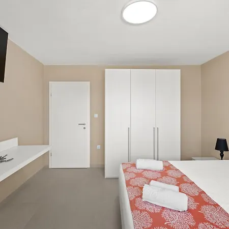 A Touch Of Luxury And Comfort - Irena *