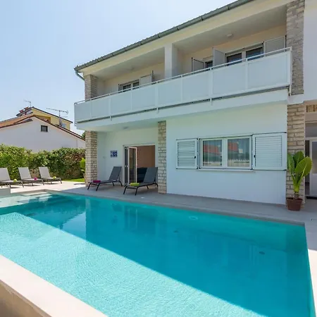 Irena With Private Pool In