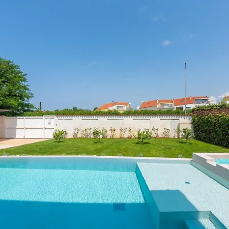 Irena With Private Pool In *