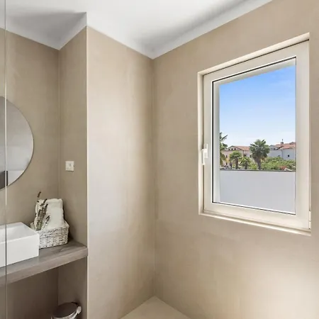 A Touch Of Luxury And Comfort - Irena *