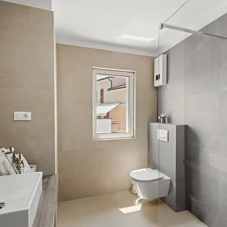 A Touch Of Luxury And Comfort - Irena Porec