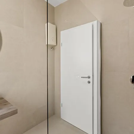A Touch Of Luxury And Comfort - Irena *