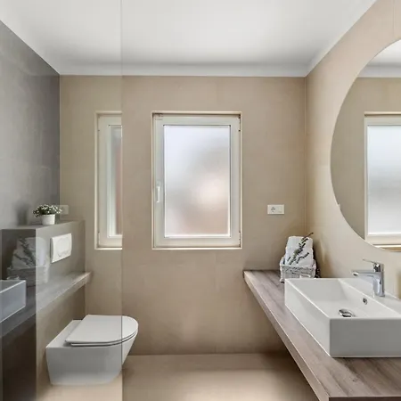 A Touch Of Luxury And Comfort - Irena Porec