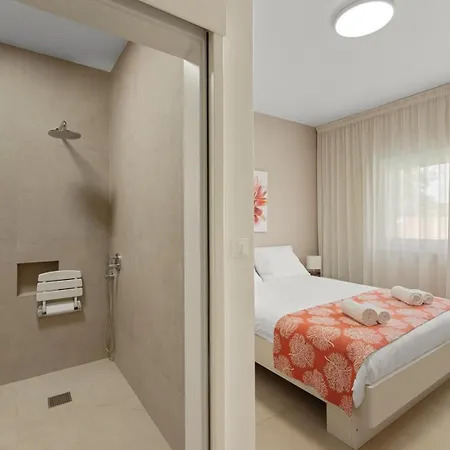 A Touch Of Luxury And Comfort - Irena