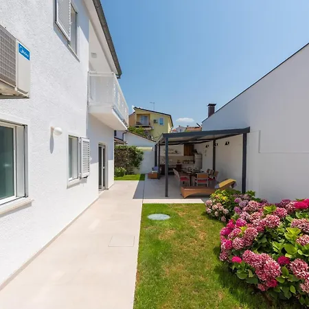 Villa Irena With Private Pool In Porec
