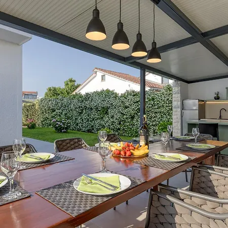 A Touch Of Luxury And Comfort - Irena Villa