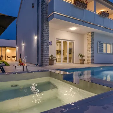 A Touch Of Luxury And Comfort - Irena Villa Porec