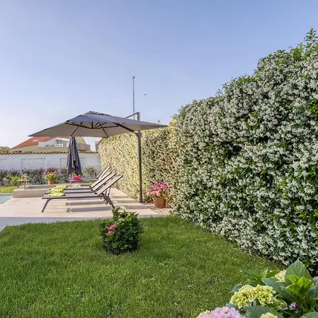 A Touch Of Luxury And Comfort - Irena Porec