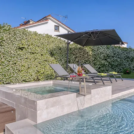 A Touch Of Luxury And Comfort - Irena Villa