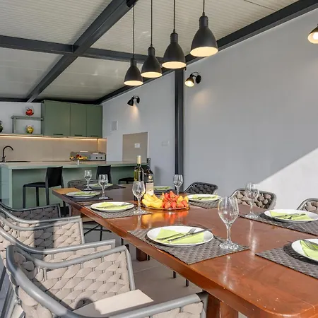 A Touch Of Luxury And Comfort - Irena Villa *