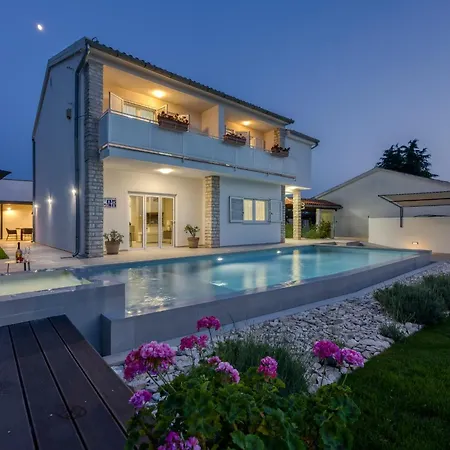 Villa A Touch Of Luxury And Comfort - Irena Porec