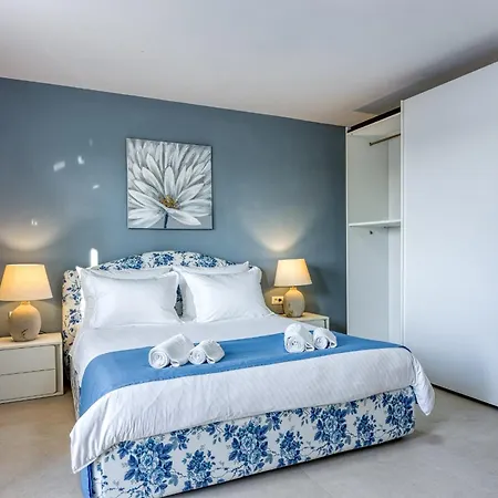 A Touch Of Luxury And Comfort - Irena Porec
