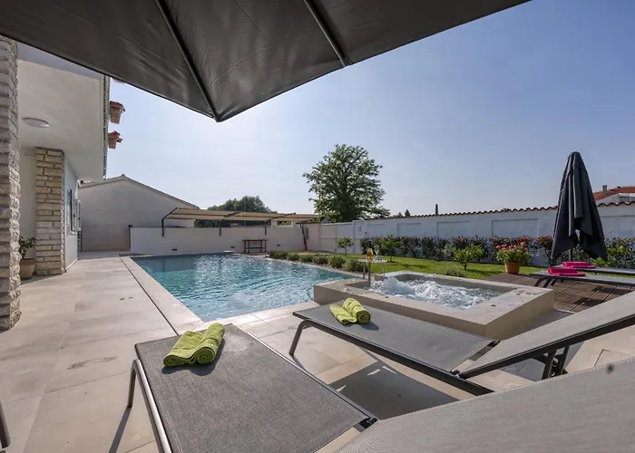 A Touch Of Luxury And Comfort - Irena 포레치