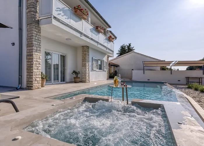 빌라 A Touch Of Luxury And Comfort - Irena 포레치